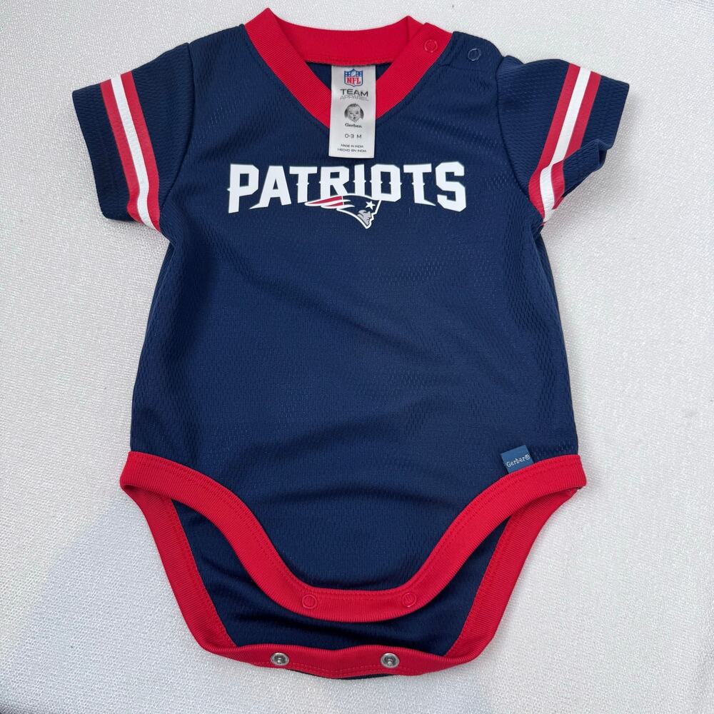 NFL New England Patriots Boy V-Neck Short Sleeve jersey bodysuit Size 0-3 months